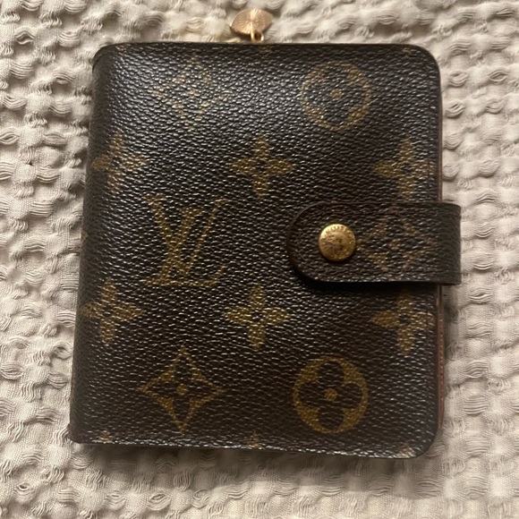 Authentic Louis Vuitton wallet - Picture 1 of 4
